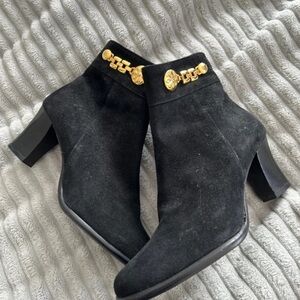 Elegant Black Heeled Boots with Gold Chain Detail